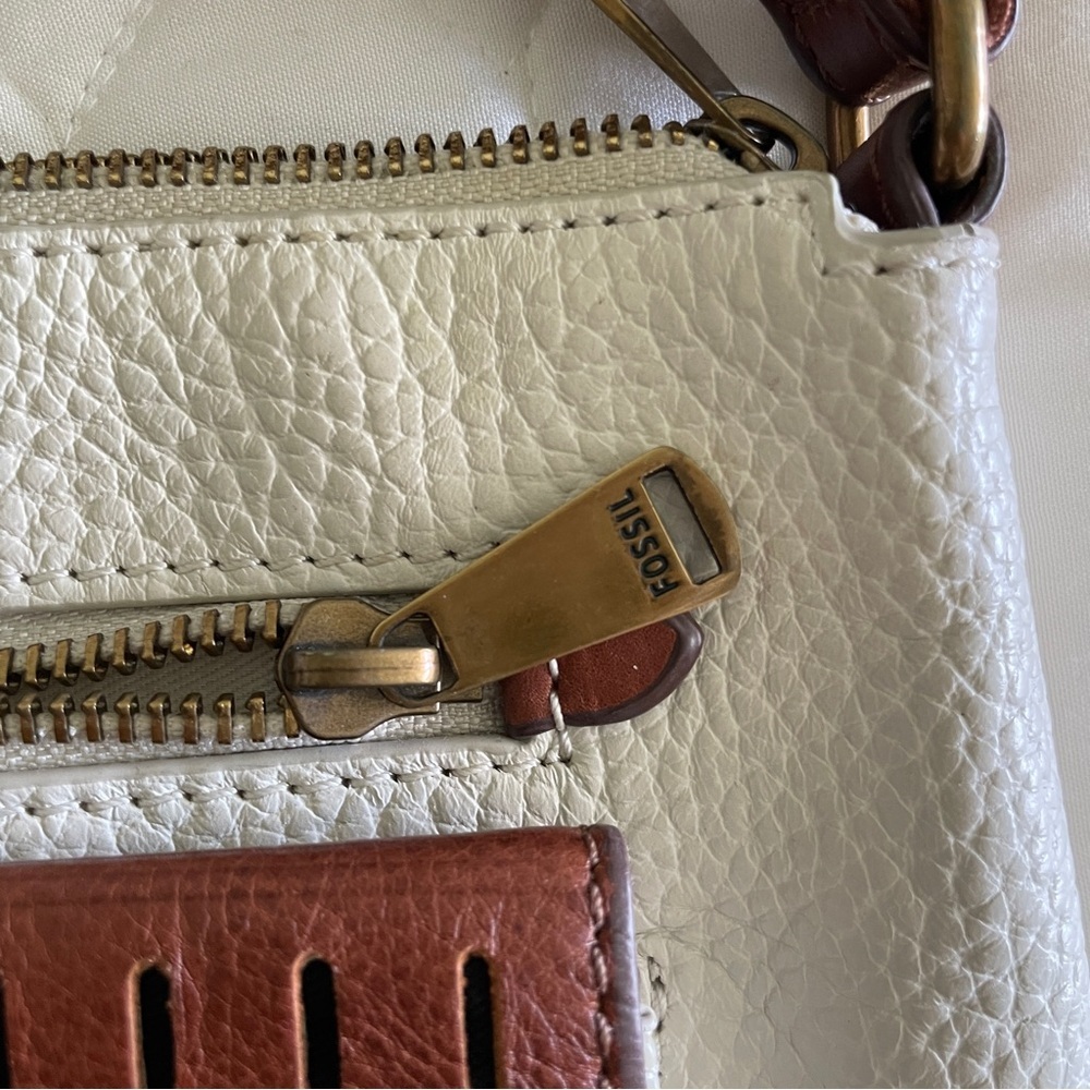 Fossil Genuine Leather Crossbody Bag​ - Picture 4 of 9